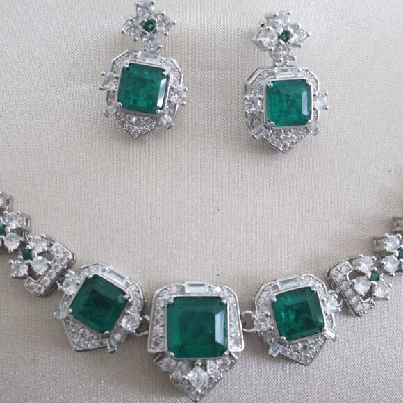 EMERALD GEMSTONE18k WHITE GOLD OVER SPLENDID NECKLACE EARRING SET - Picture 5 of 9